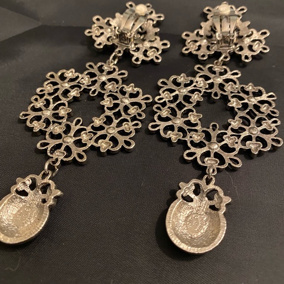 Clip earrings by Jose Barrera - Picture 5 of 6